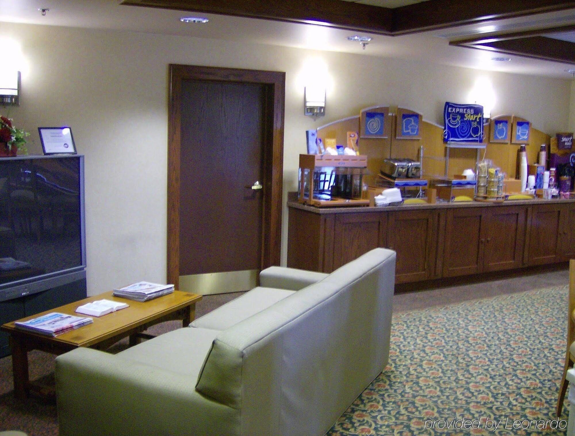 Holiday Inn Express Hotel & Suites Greenville By Ihg Bagian luar foto