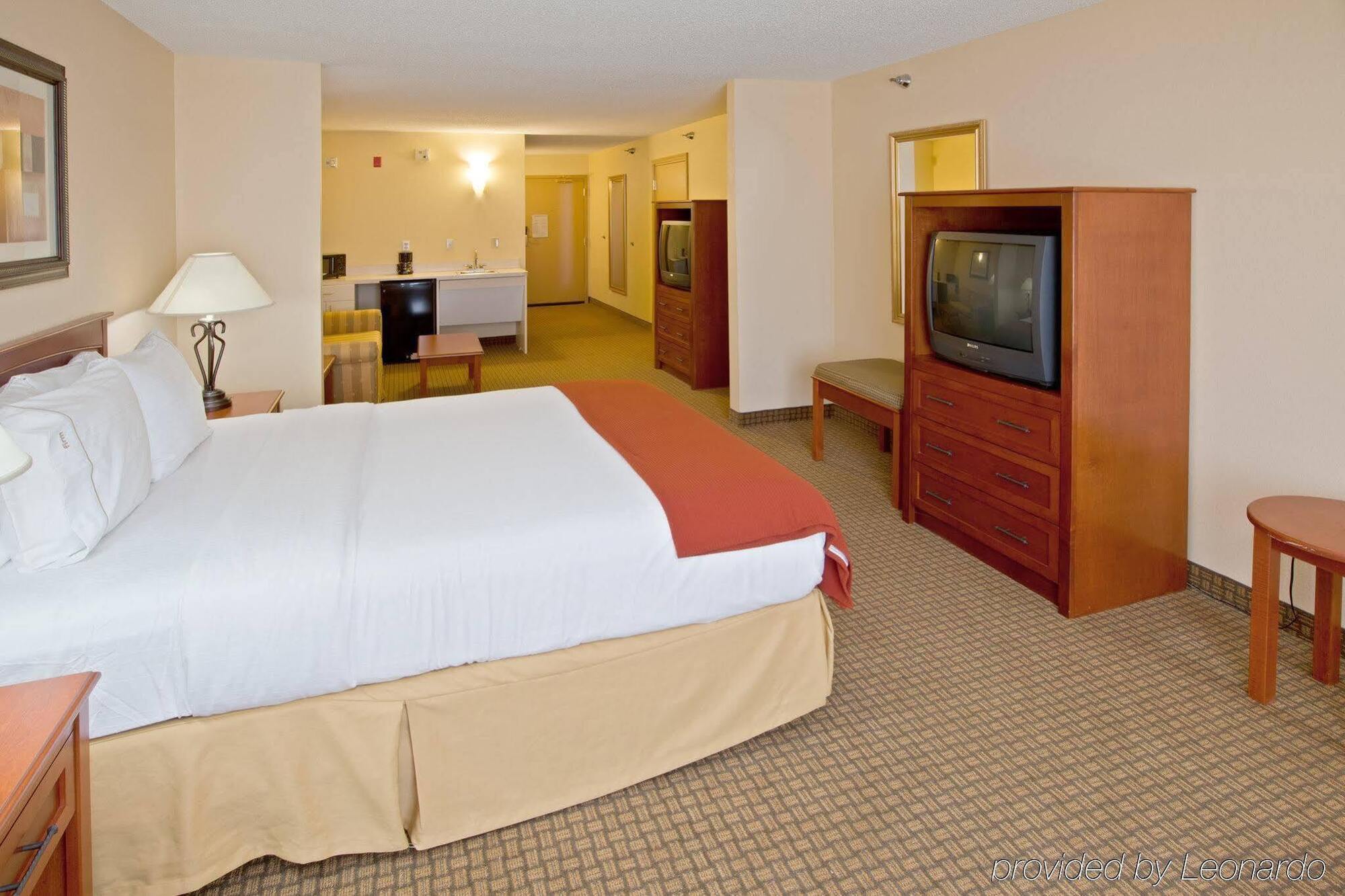 Holiday Inn Express Hotel & Suites Greenville By Ihg Bagian luar foto